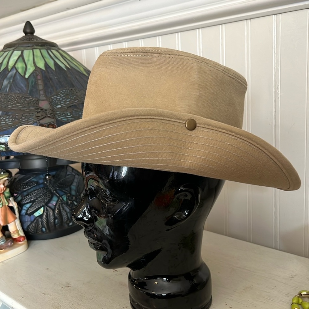 Henschel hat co outback hat
